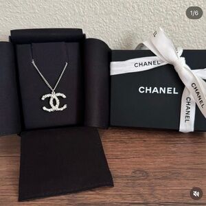 AUTHENTIC GORGEOUS Chanel crystal palladium necklace